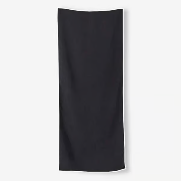 Magnetic bath towel