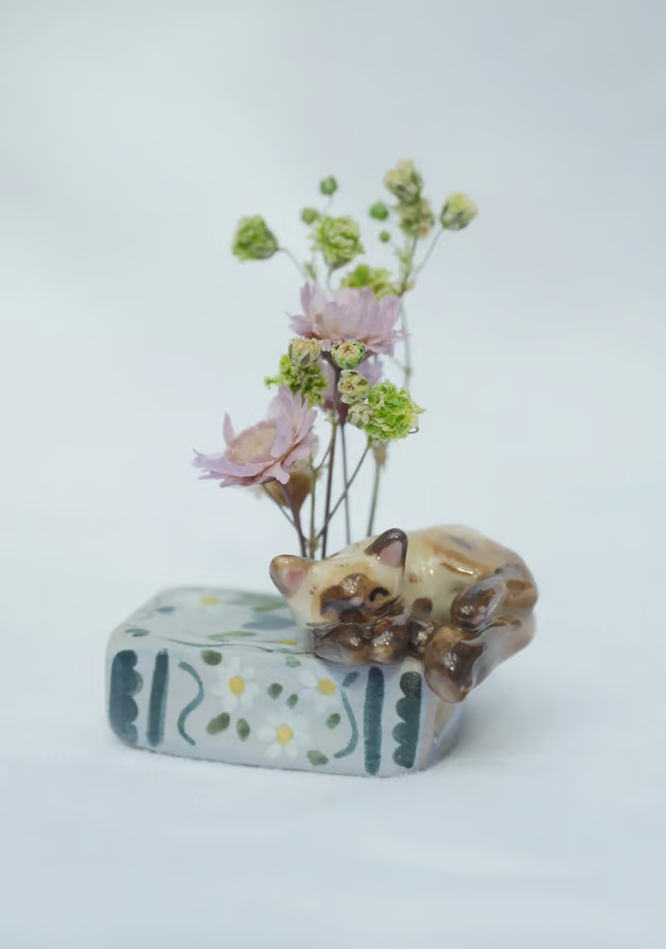 🔥Last Day: BUY 3 GET 1 FREE - 🦊🐈🐼Book Sculpture Animal Mini Vase Ornaments